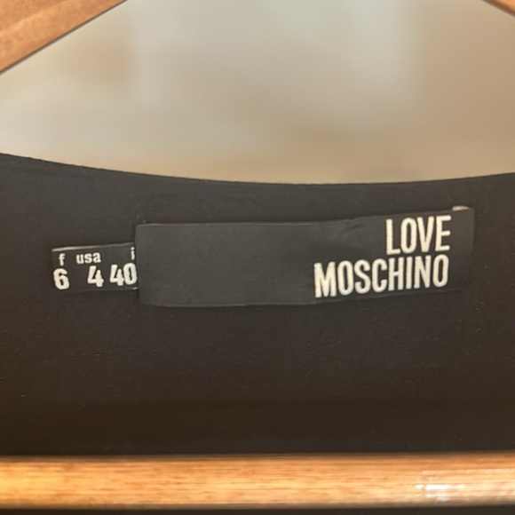 Love Moschino, made in Europe black a symmetrical dress with gold zipper detail - Picture 5 of 5